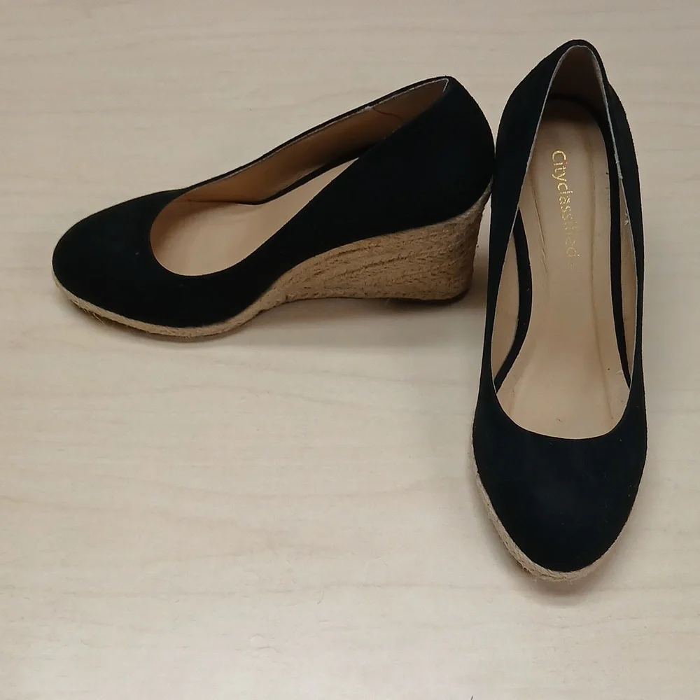 City Classified Women's Black Wedge Shoes Size 8.5 - Picture 2 of 4